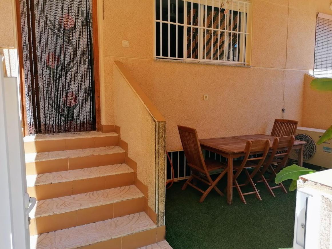 Magnificent 3 Bedroom House Close To The Beach With Community Swimming Pool ซานตาโปลา ภายนอก รูปภาพ